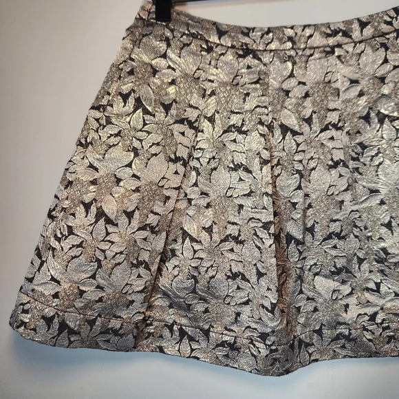 Lovers + Friends | Jacquard Metallic Gold Floral Mini Skirt - Size S - Picture 3 of 13